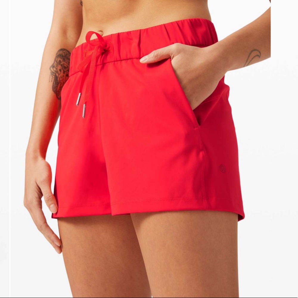 NWT lululemon On the Fly Short 2.5”